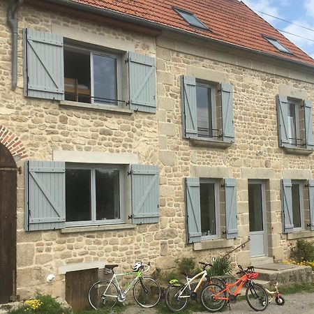 Roue D'Escampette Gite D'Etape Et De Sejour Champagnat  Exterior foto